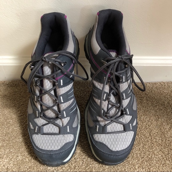 Salomon Shoes - NWOT women’s Salomon all terrain shoes.
